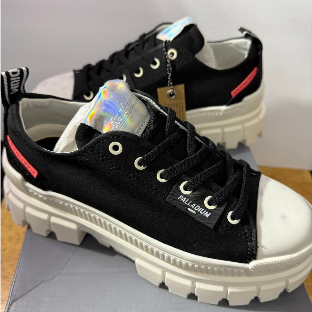 Palladium Revolt Lo Tx Black/Marshmallow US87 New in Box Platform Urban Trendy
